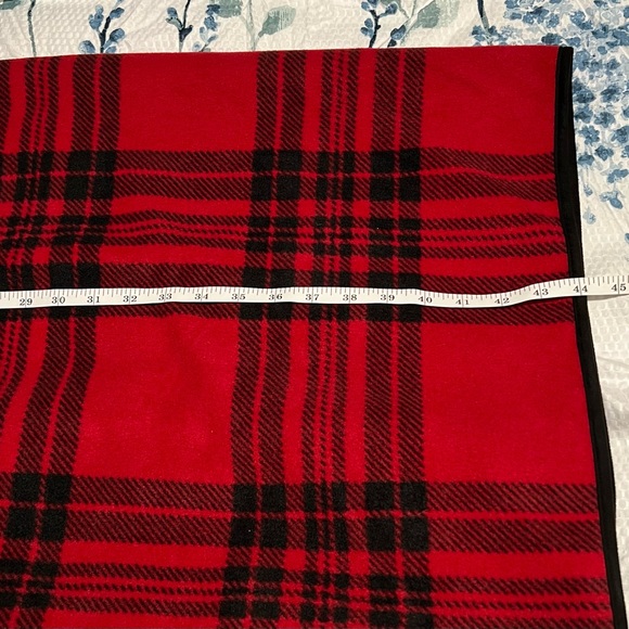 Pre-loved WoolRich one size shrugs/poncho - Picture 5 of 6